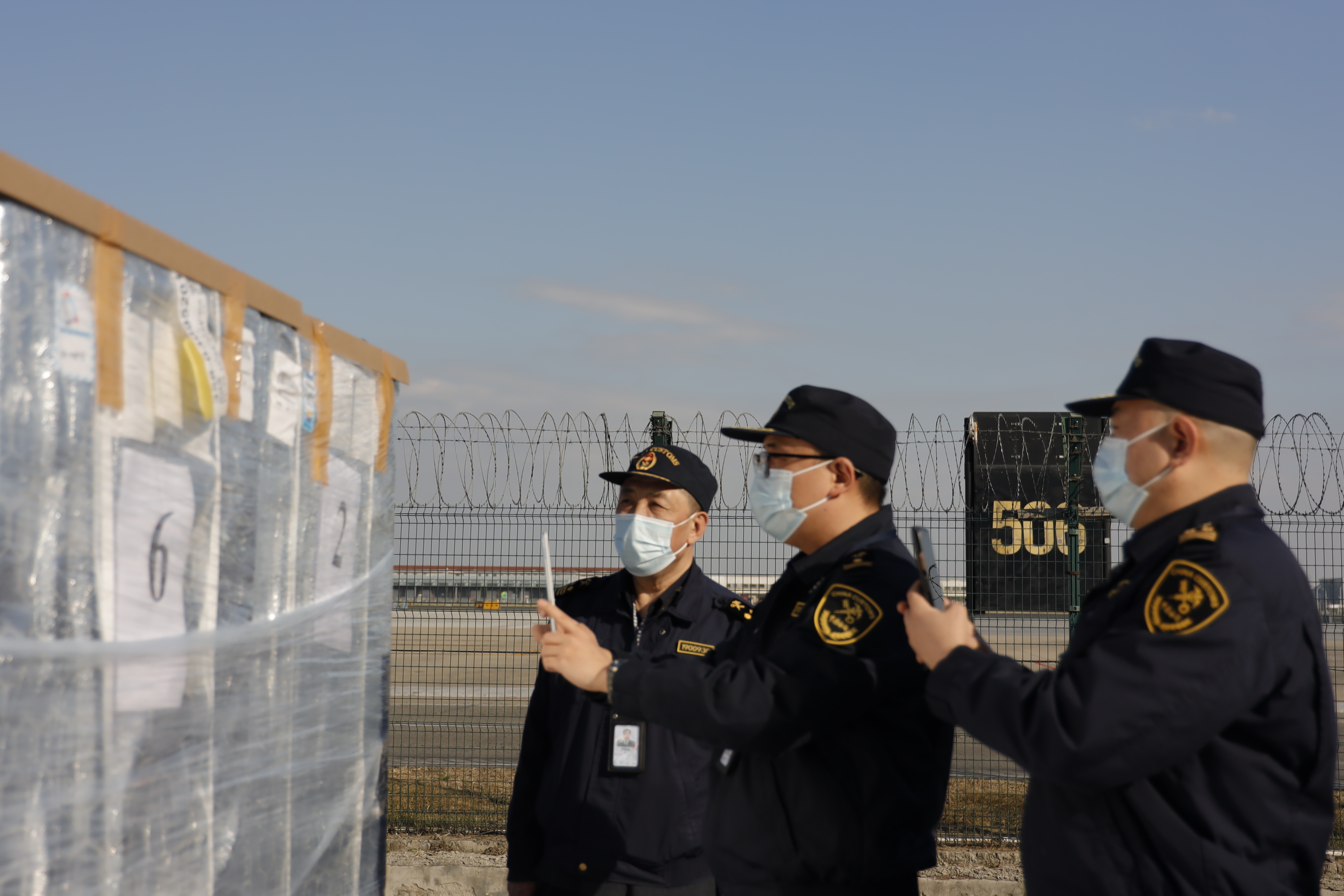 黑龙江省首批空运进海鲜通关(图1)